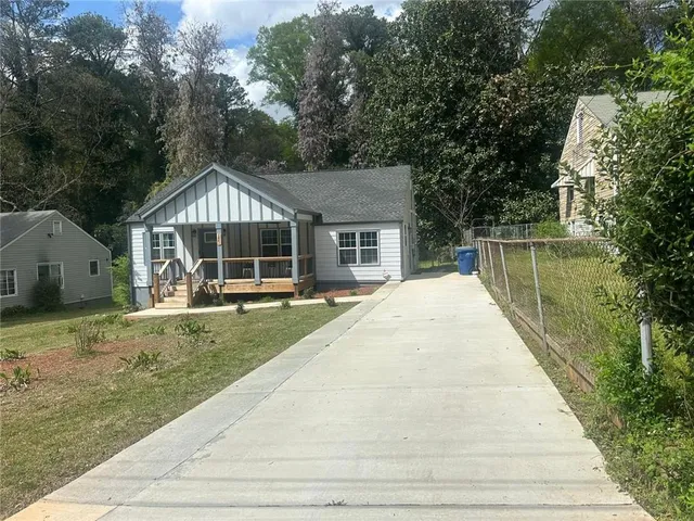 a view of a house with a yard