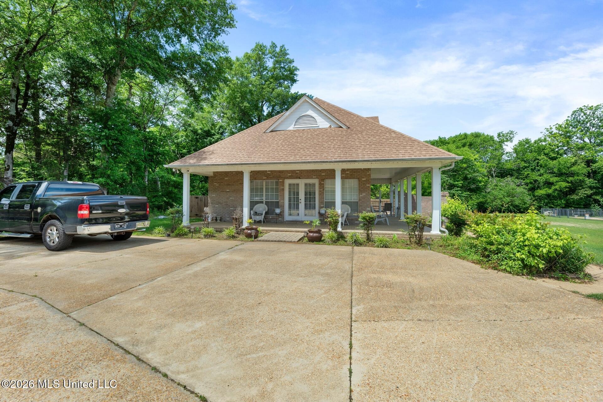 2022 Hummingbird Lane Tupelo, MS 38801 - Photo 2 of 41 1920x1280_100_1777976368593_177792230147