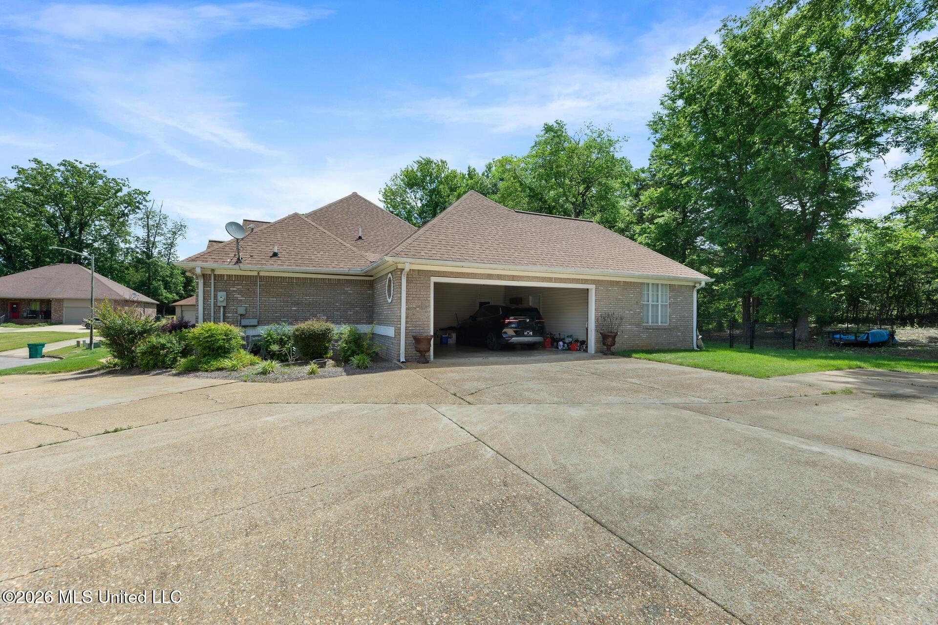 2022 Hummingbird Lane Tupelo, MS 38801 - Photo 36 of 41 1920x1280_100_1777976350891_177792404443