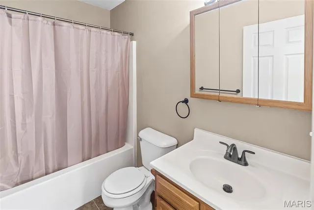 $175,000 | 802 Coral Drive, Fairview Heights, IL 62208