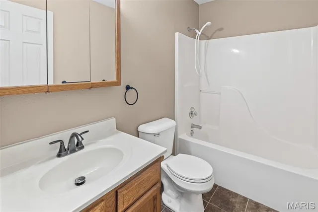 $175,000 | 802 Coral Drive, Fairview Heights, IL 62208