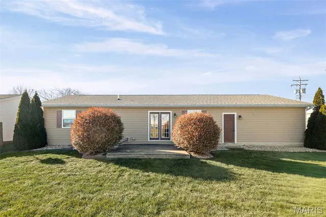 $175,000 | 802 Coral Drive, Fairview Heights, IL 62208