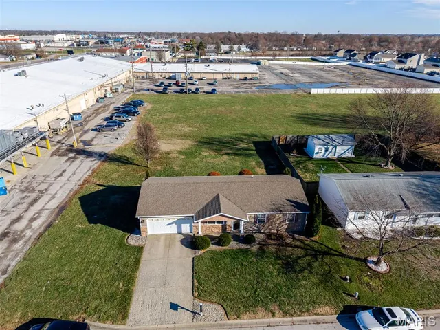 $175,000 | 802 Coral Drive, Fairview Heights, IL 62208