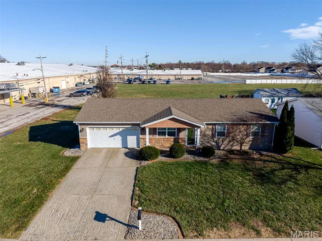 $175,000 | 802 Coral Drive, Fairview Heights, IL 62208