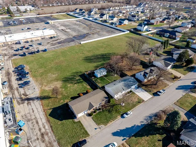 $175,000 | 802 Coral Drive, Fairview Heights, IL 62208