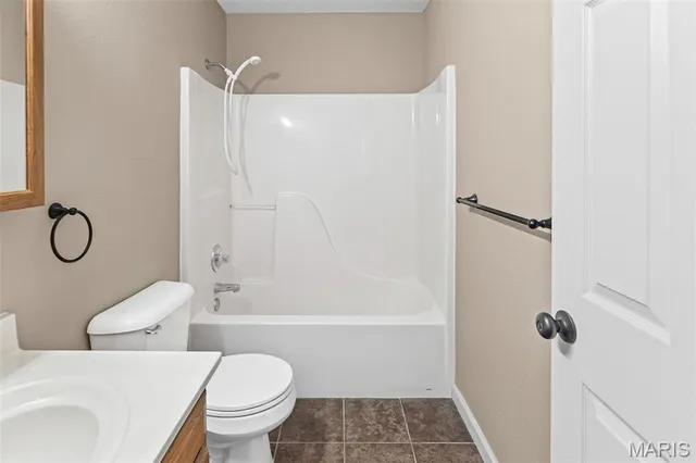 $175,000 | 802 Coral Drive, Fairview Heights, IL 62208