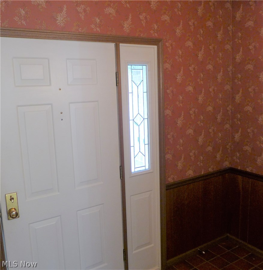 2871 Charing Cross Road Northwest Canton, OH 44708 - Photo 19 of 21 Foyer as you walk in thru front door