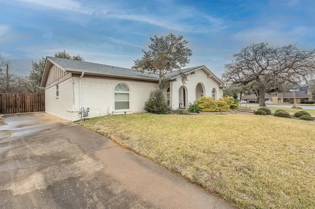 $411,999 | 1633 Martha Drive, Bedford, TX 76022