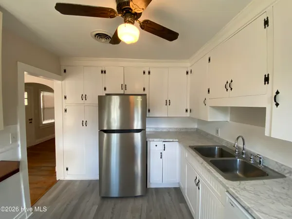 $1,850 | 4130 Lake Avenue, Wilmington, NC 28403