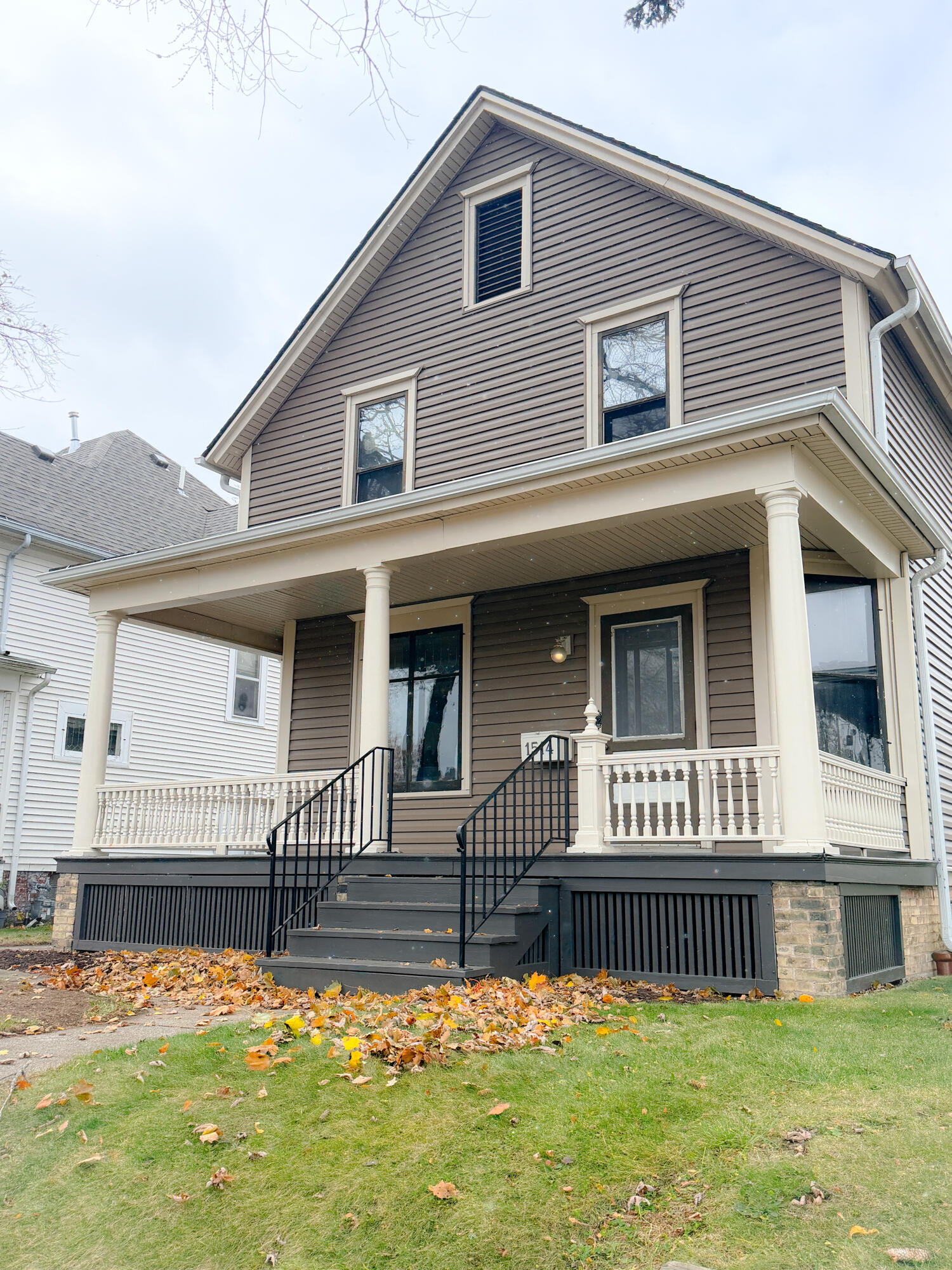 1514 Carlisle Avenue Racine, WI 53404 - Photo 2 of 28 48858A08-1F8D-4A7B-BE51-84FF472360FC