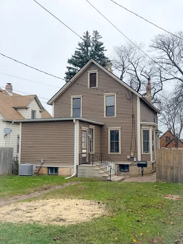 $229,900 | 1514 Carlisle Avenue, Racine, WI 53404