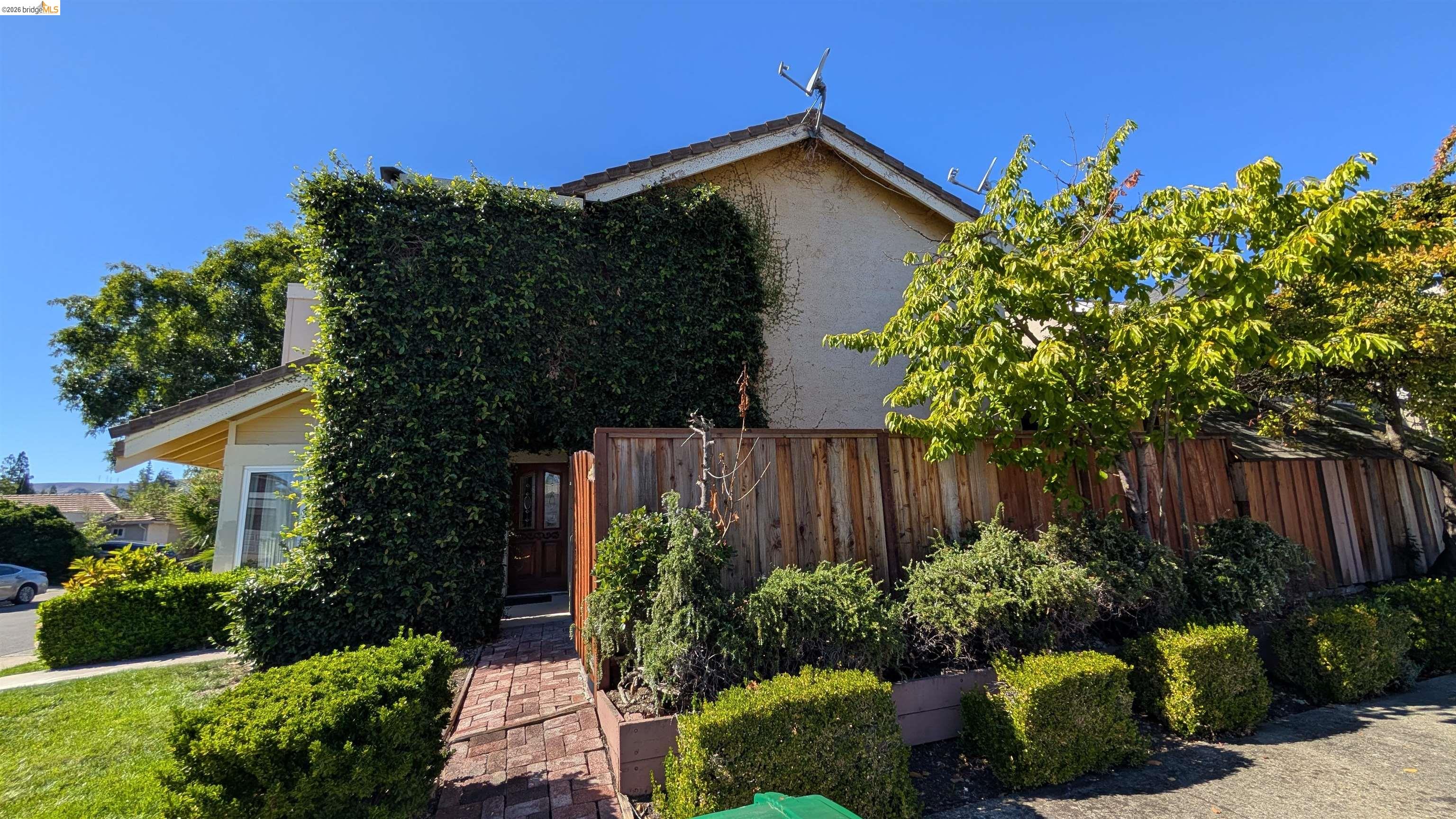 10013 Foxboro Circle San Ramon, CA 94583 - Photo 3 of 45 a view of garden with plants