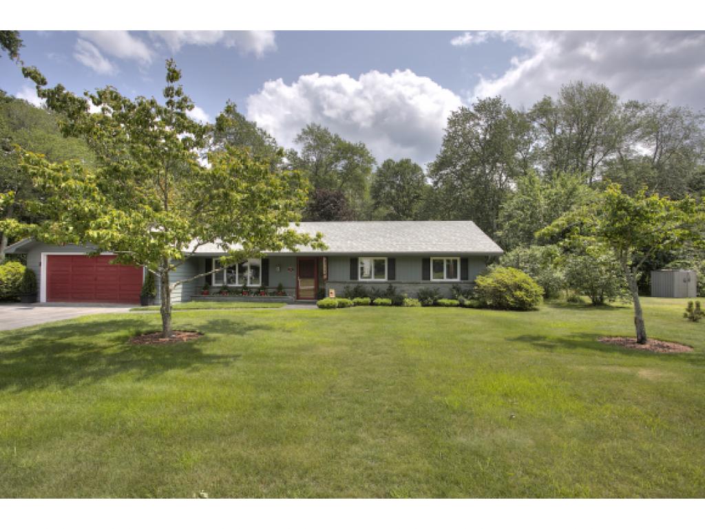 21 Sawmill Road Pelham, NH 03076 - Photo 2 of 30