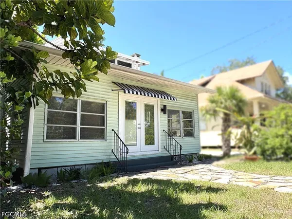 $279,000 | 2156 Victoria Avenue, Fort Myers, FL 33901