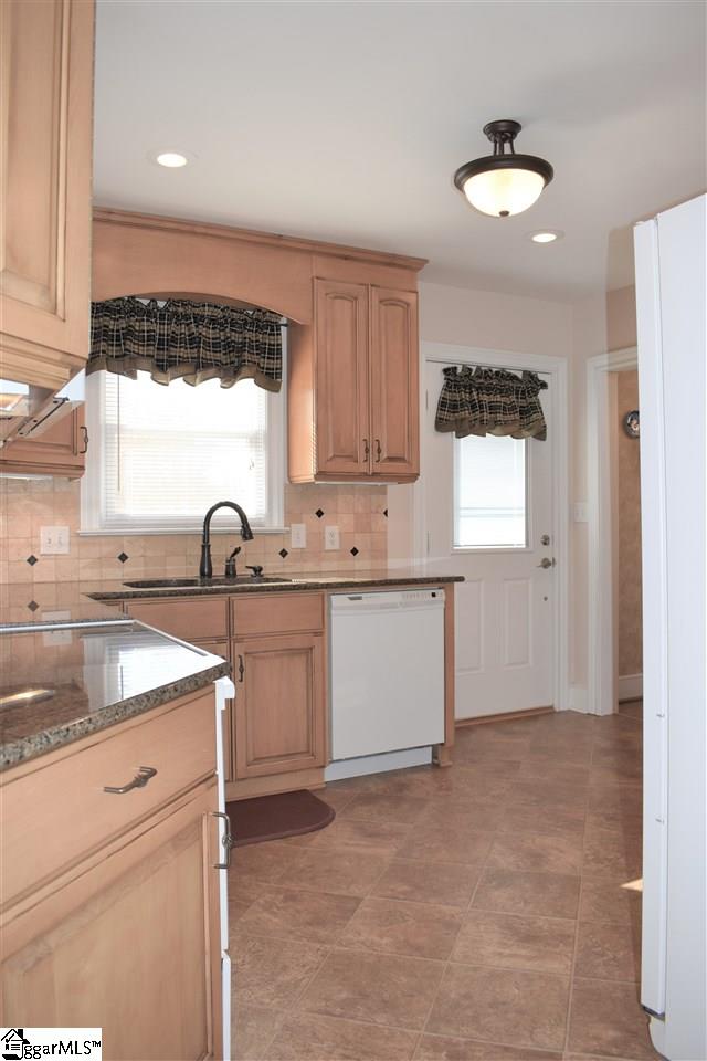 116 Keith Drive Greenville, SC 29607 - Photo 7 of 33 Gallery Image 7