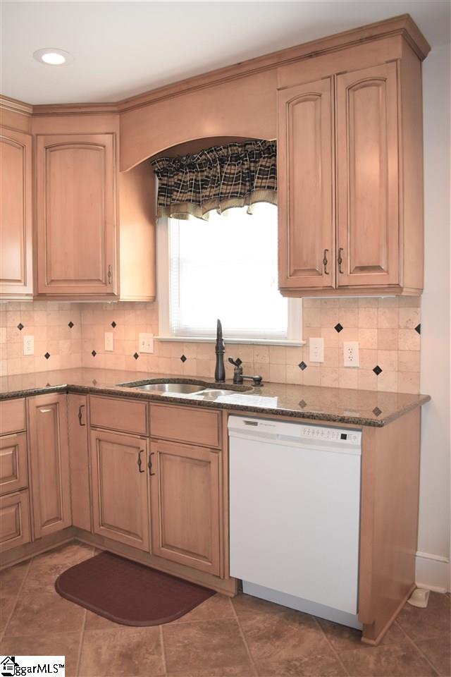 116 Keith Drive Greenville, SC 29607 - Photo 8 of 33 Gallery Image 8