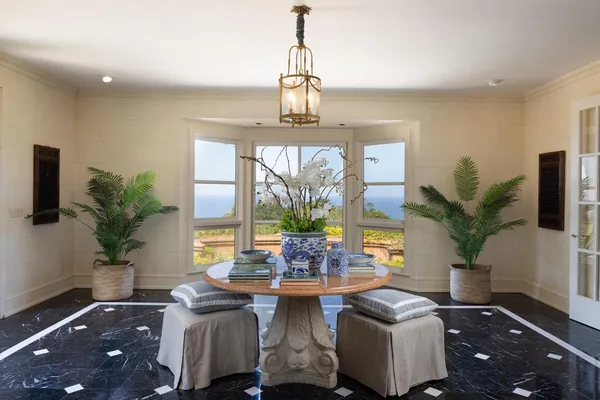 a view of a house with a yard and plants