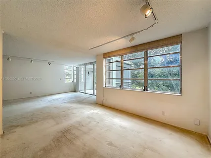 $190,000 | 806 Cypress Grove Lane, Unit 303, Pompano Beach, FL 33069