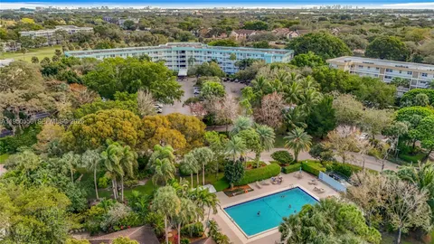 $190,000 | 806 Cypress Grove Lane, Unit 303, Pompano Beach, FL 33069