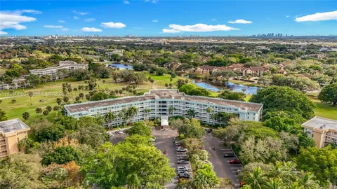 $190,000 | 806 Cypress Grove Lane, Unit 303, Pompano Beach, FL 33069