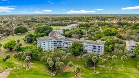 $195,000 | 806 Cypress Grove Lane, Unit 303, Pompano Beach, FL 33069