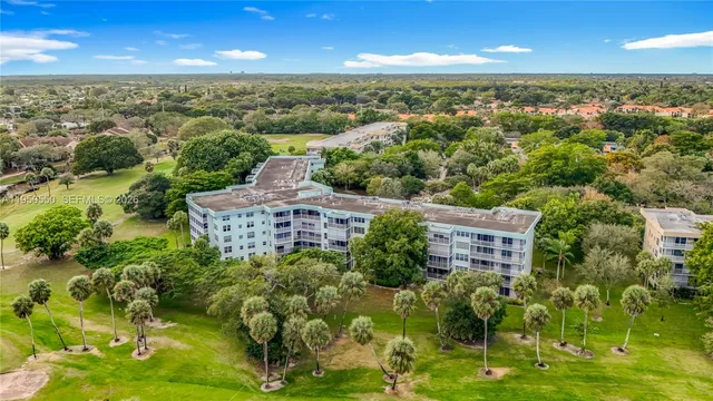 $210,000 | 806 Cypress Grove Lane, Unit 303, Pompano Beach, FL 33069