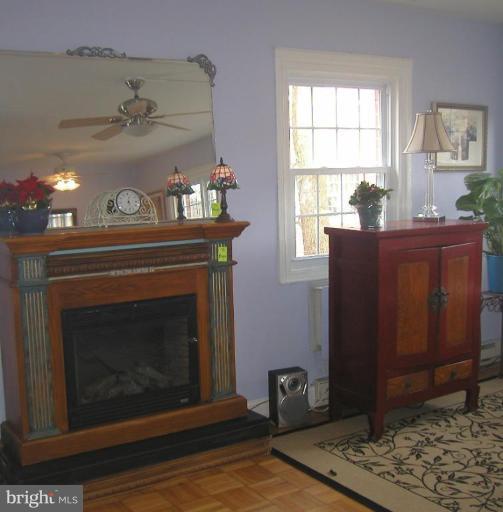 1634 Preston Road, Unit 80916 Alexandria, VA 22302 - Photo 10 of 30 Living Room #3