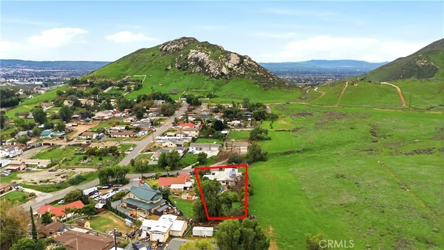 a view of a lush green field