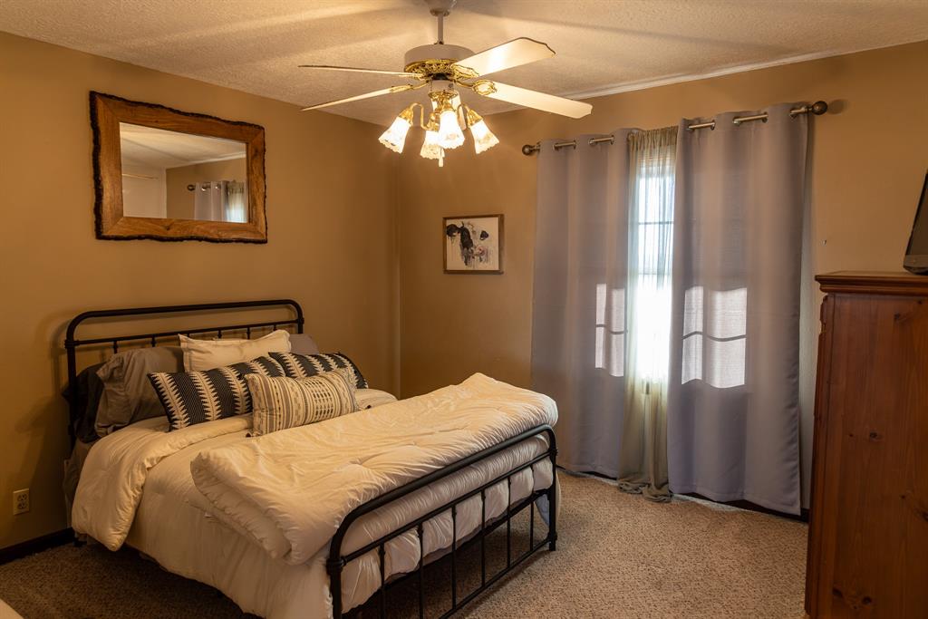 189 Nautilus Court Decatur, TX 76234 - Photo 18 of 37