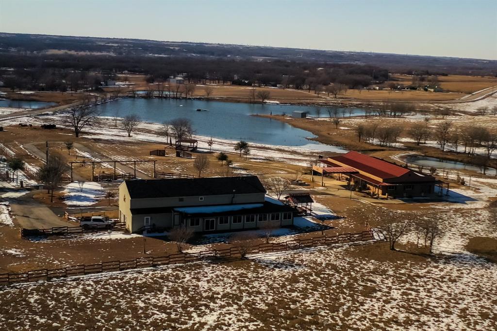 189 Nautilus Court Decatur, TX 76234 - Photo 2 of 37