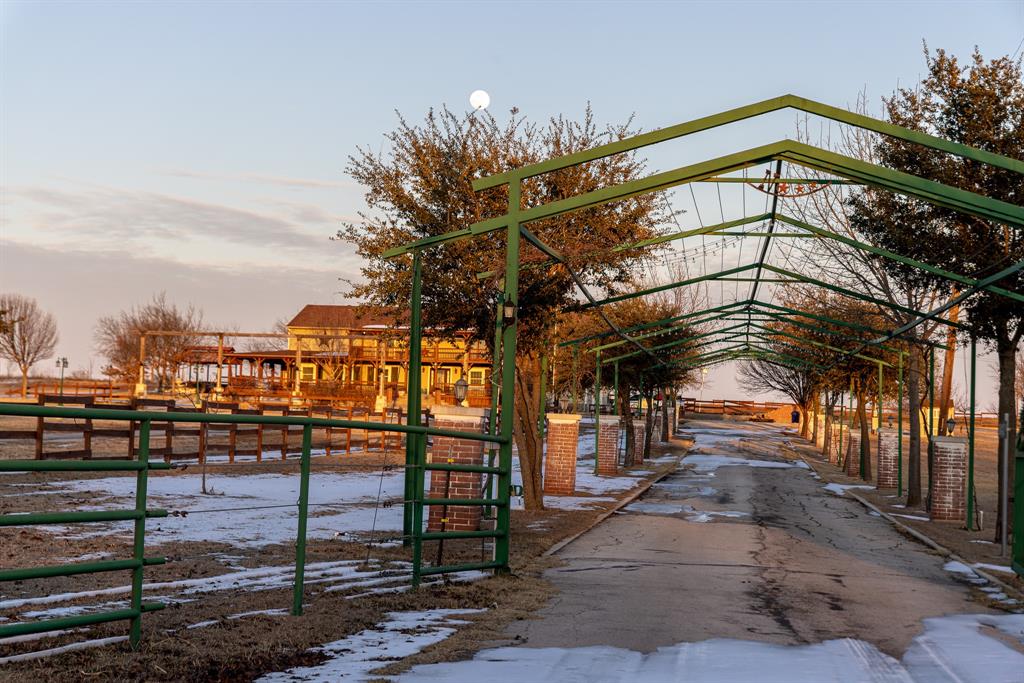 189 Nautilus Court Decatur, TX 76234 - Photo 33 of 37