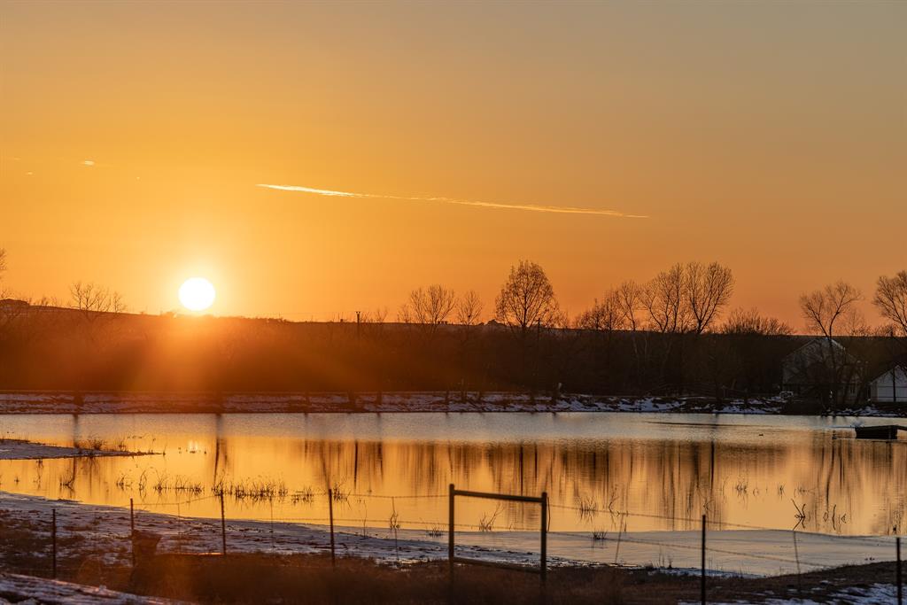 189 Nautilus Court Decatur, TX 76234 - Photo 4 of 37