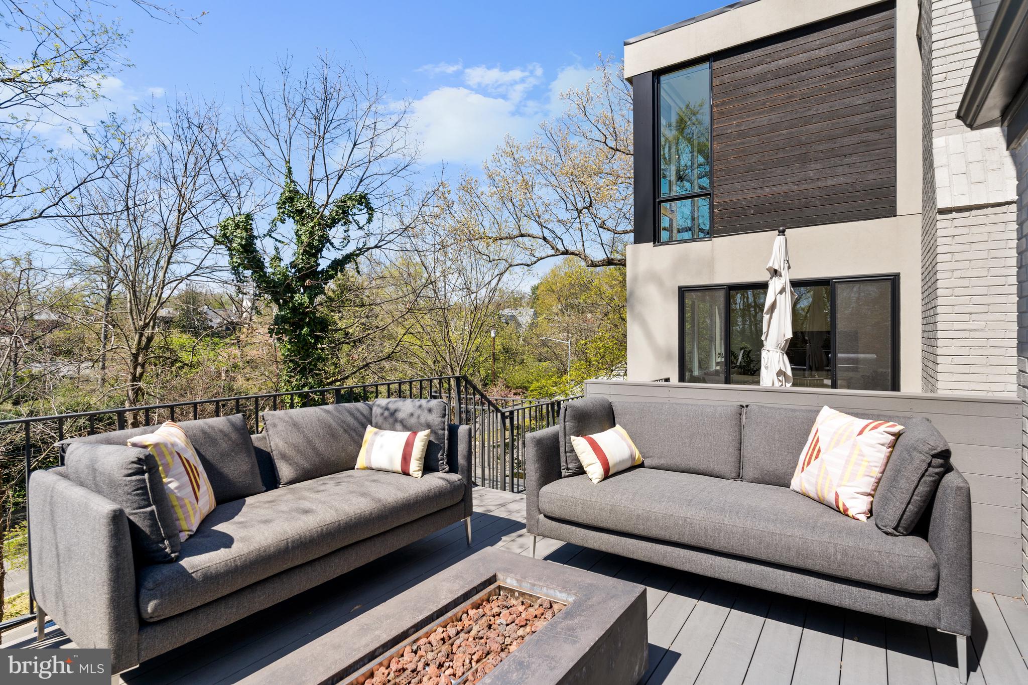 2812 29th Place Northwest Washington, DC 20008 - Photo 16 of 47