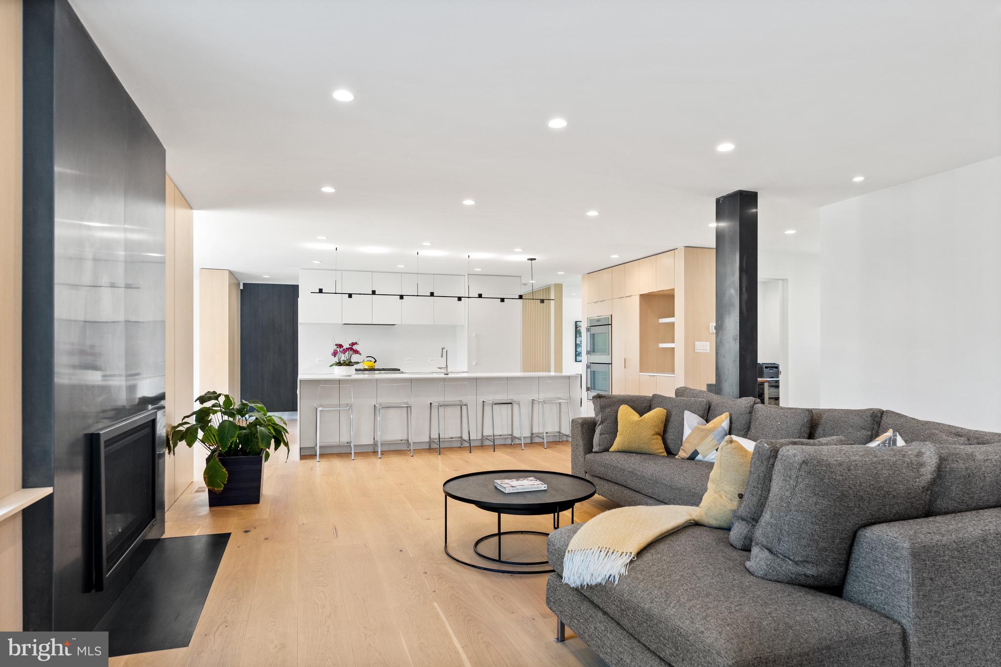 2812 29th Place Northwest Washington, DC 20008 - Photo 4 of 47