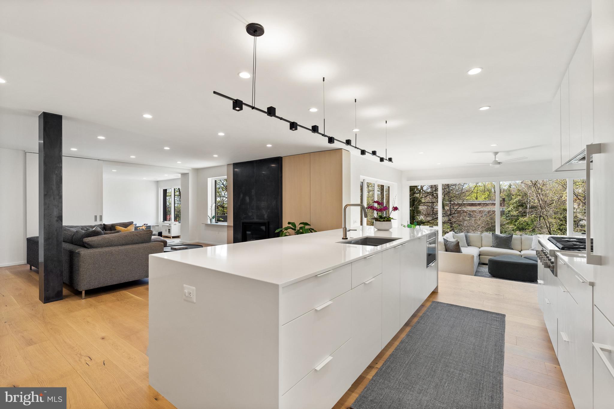 2812 29th Place Northwest Washington, DC 20008 - Photo 5 of 47