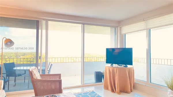 $7,000 | 177 Ocean Ln Drive, Unit 1008, Key Biscayne, FL 33149