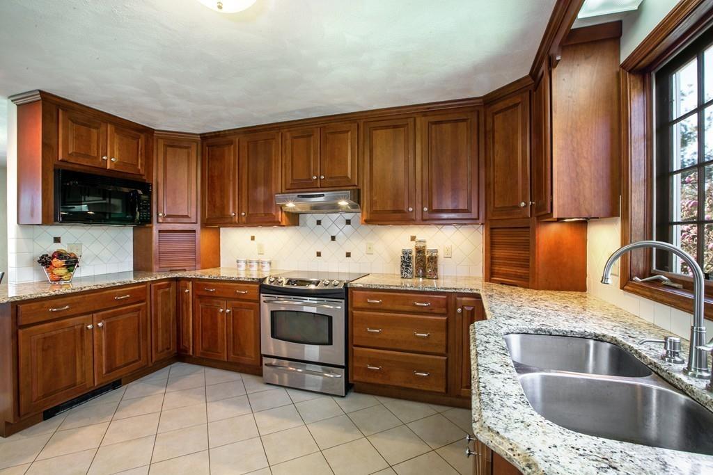 262 Virginia Road Concord, MA 01742 - Photo 9 of 32 Gallery Image 9