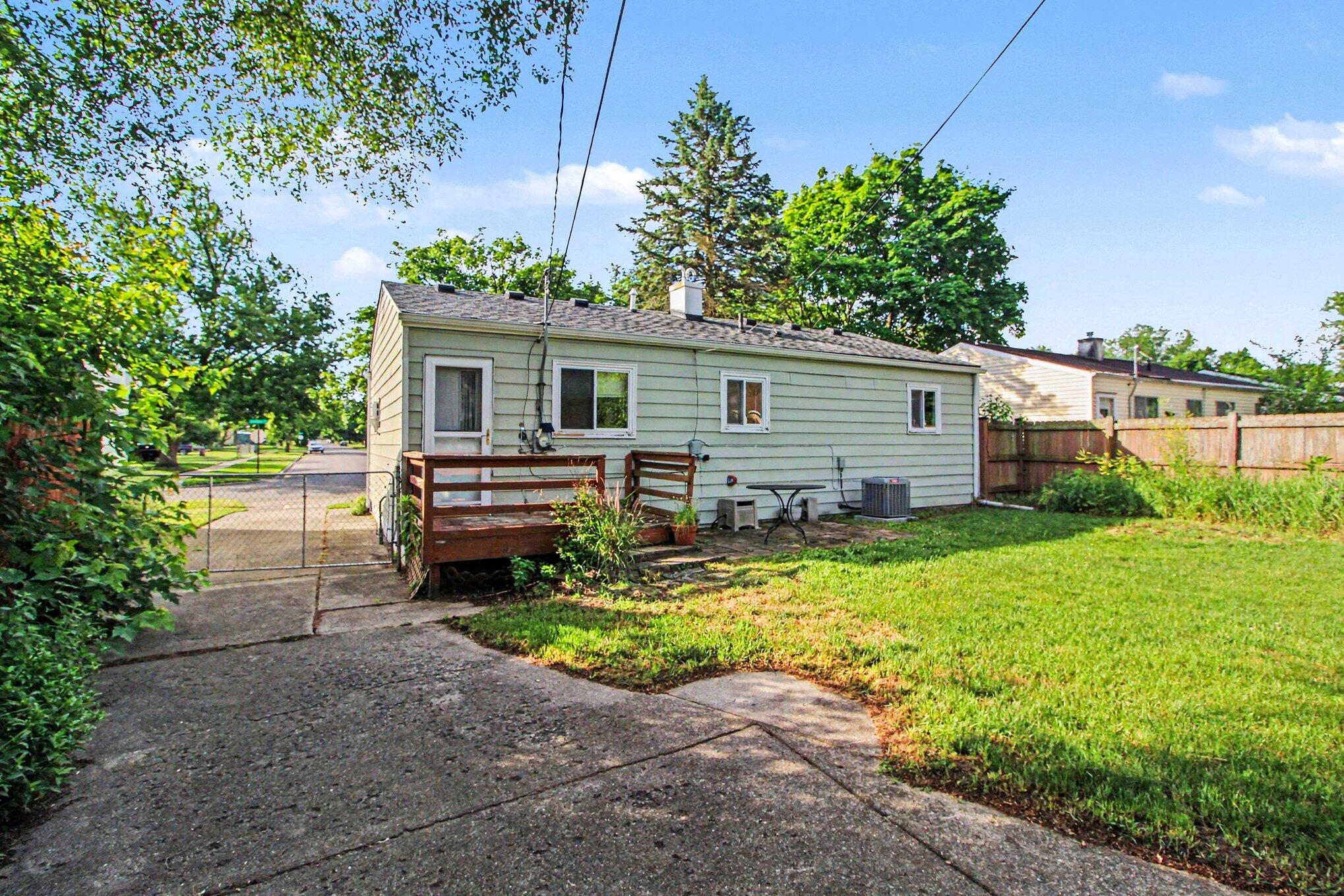 1307 Fall River Road Ypsilanti, MI 48198 - Photo 24 of 30 025_file_7692