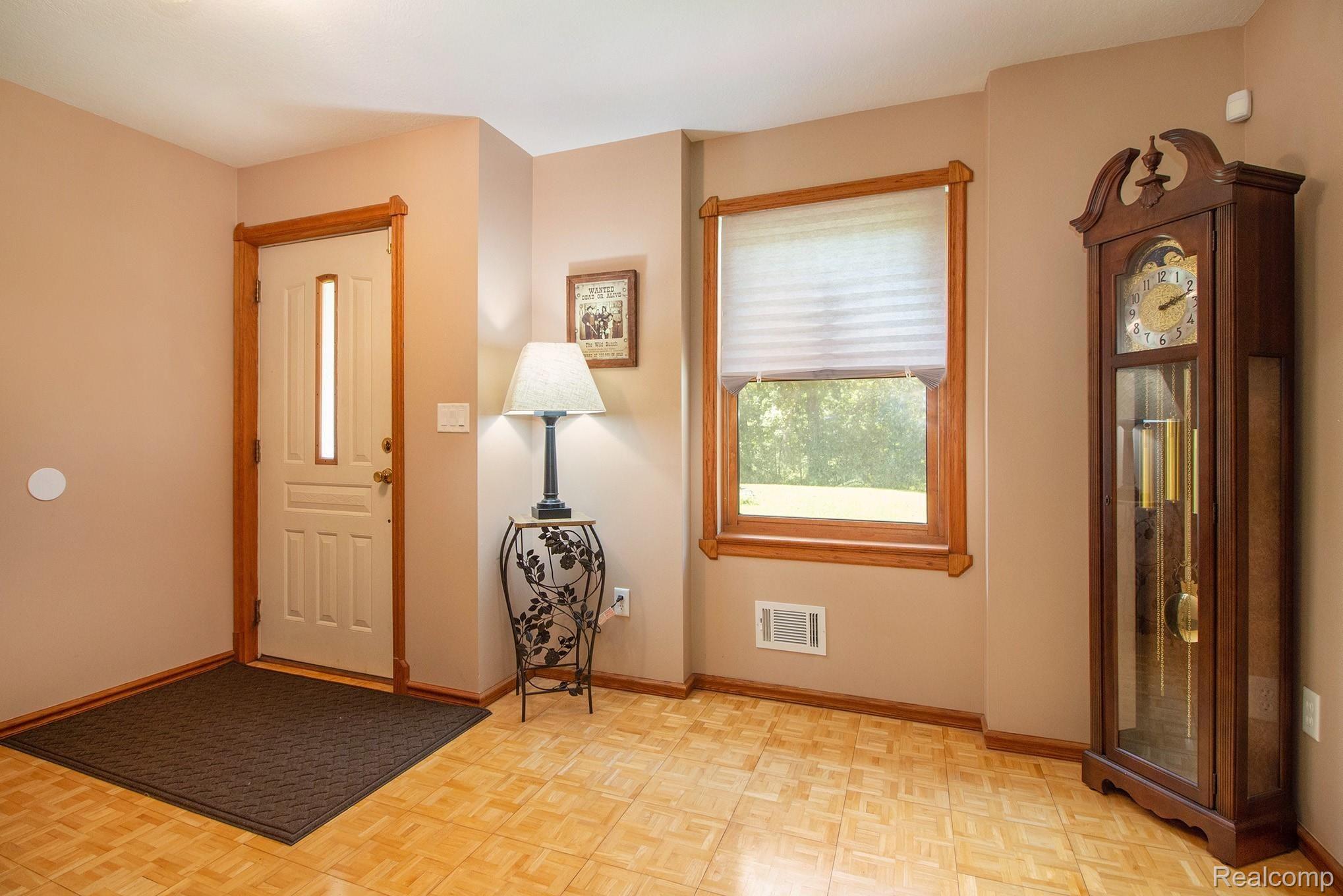 3418 Mentel Road Monroe, MI 48162 - Photo 3 of 29 3 - Foyer.jpg