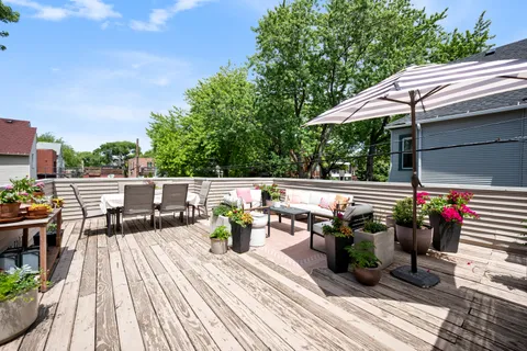 $825,000 | 2219 North Campbell Avenue, Unit 1N, Chicago, IL 60647