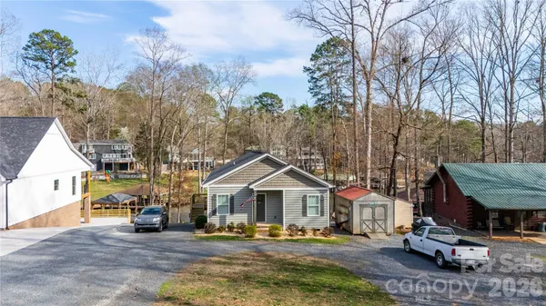 $584,500 | 194 Hattaway Circle, Troy, NC 27371