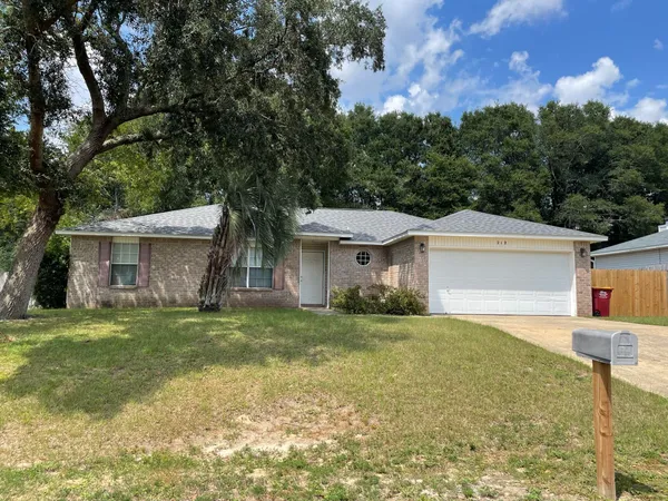$1,695 | 212 Lustan Drive, Crestview, FL 32536