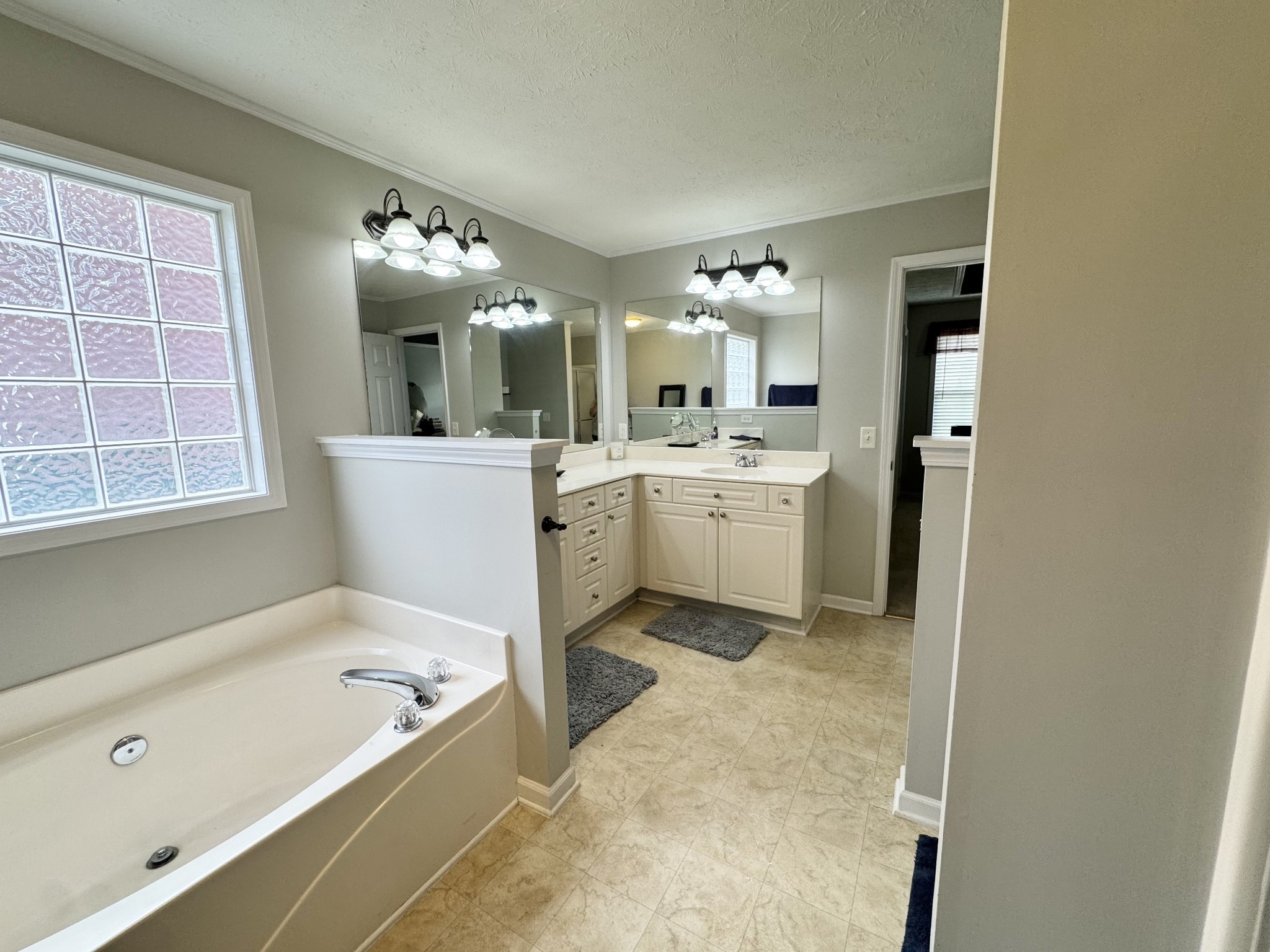 520 Briarhill Road Lebanon, TN 37087 - Photo 23 of 37 a bathroom with a tub sink and mirror
