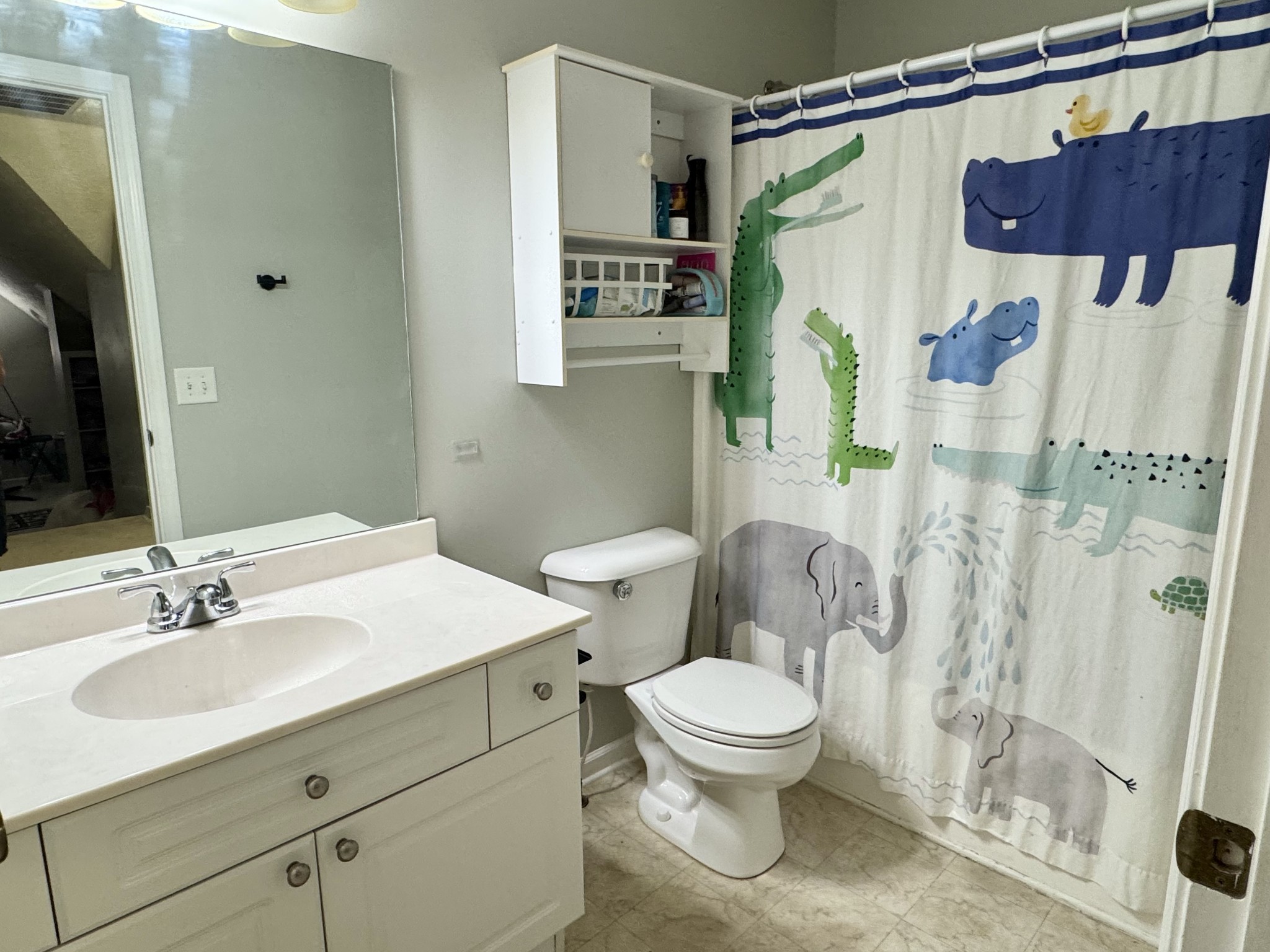 520 Briarhill Road Lebanon, TN 37087 - Photo 27 of 37 a bathroom with a sink toilet and shower