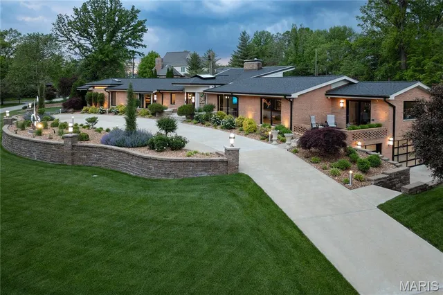 $2,575,000 | 7 Westwood Country Club, Westwood, MO 63131