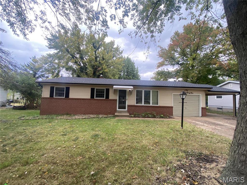 1445 Fairmeadows Lane St. Louis, MO 63138 - Photo 2 of 31