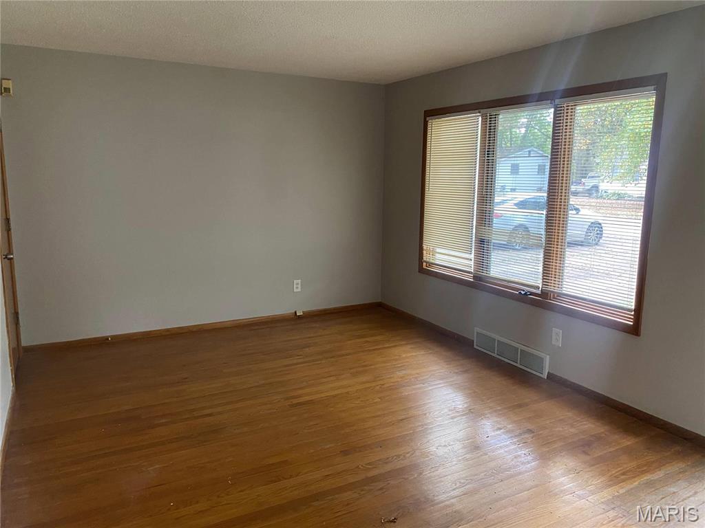 1445 Fairmeadows Lane St. Louis, MO 63138 - Photo 7 of 31