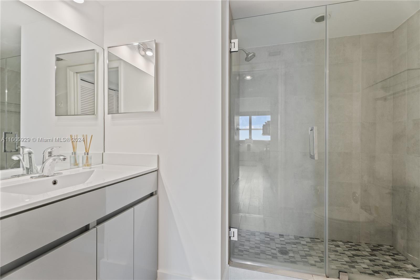 90 Alton Road, Unit 1804 Miami Beach, FL 33139 - Photo 12 of 14 Gallery Image 12
