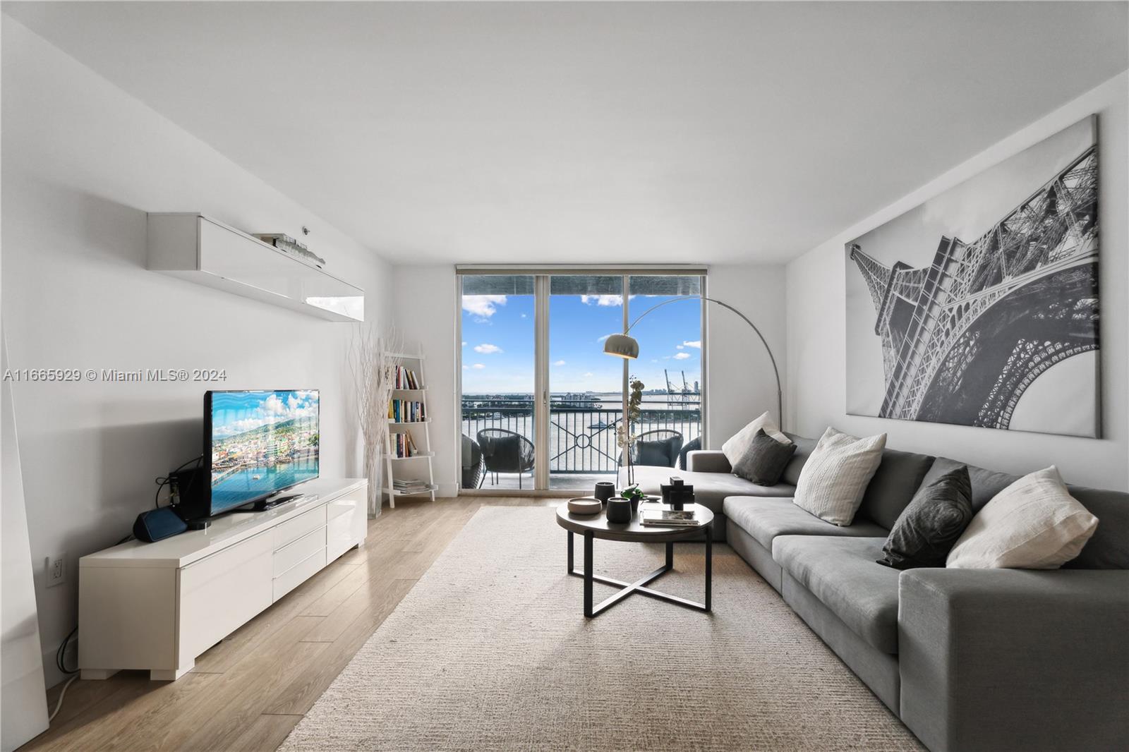 90 Alton Road, Unit 1804 Miami Beach, FL 33139 - Photo 3 of 14 Gallery Image 3