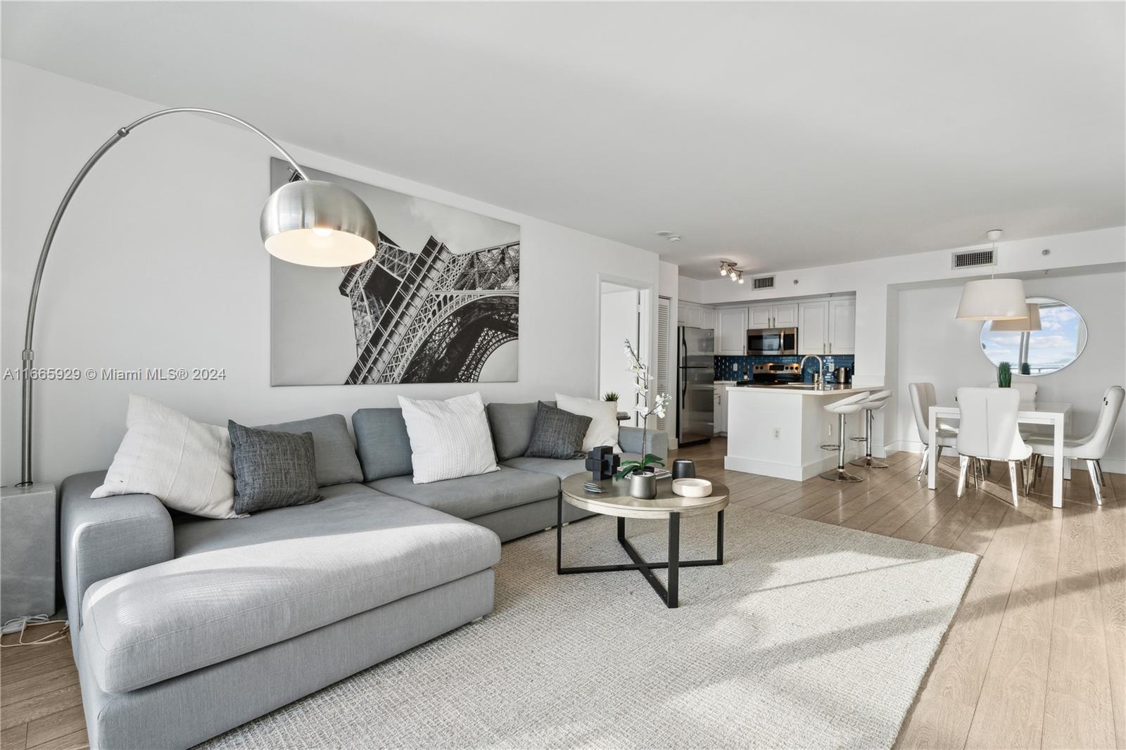 90 Alton Road, Unit 1804 Miami Beach, FL 33139 - Photo 4 of 14 Gallery Image 4